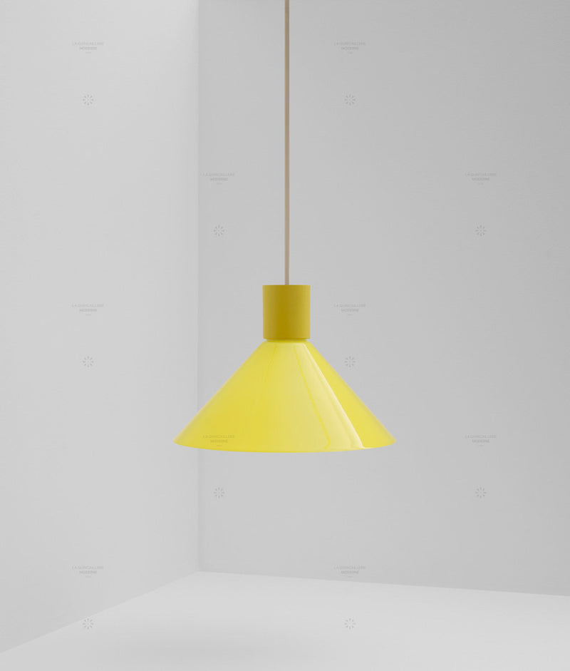 Suspension "Délices", abat-jour en opaline satinée jaune, grand modèle