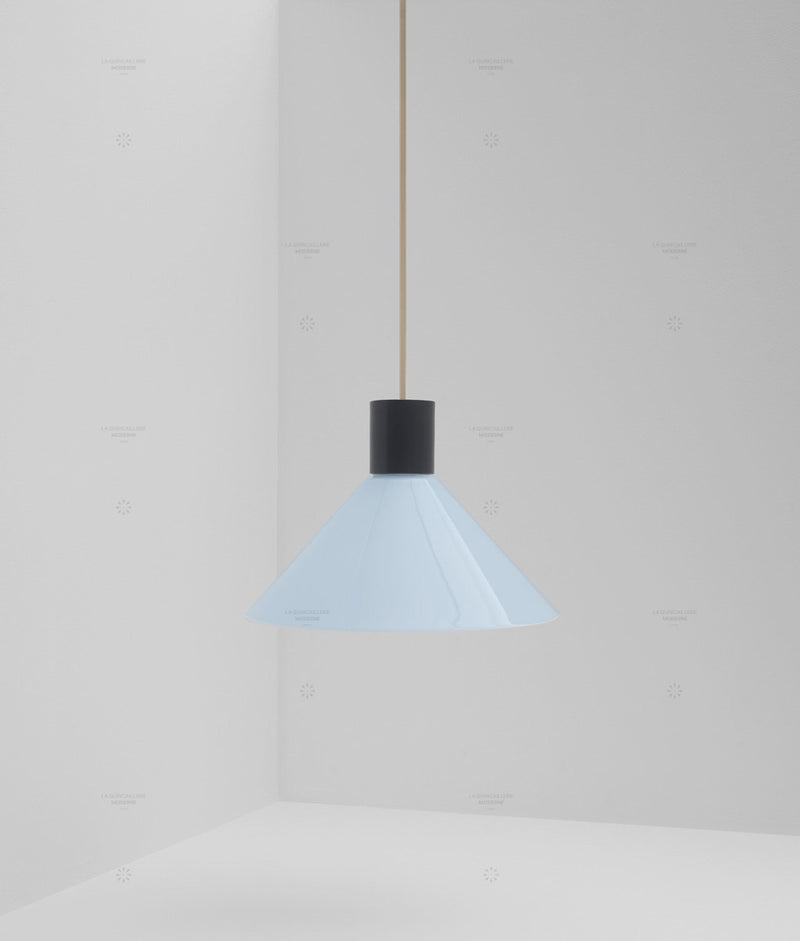 Suspension "Délices", abat-jour en opaline satinée bleu pâle, grand modèle