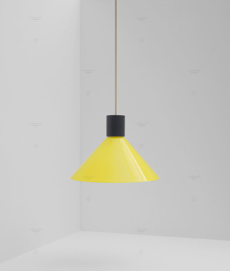 Suspension "Délices", abat-jour en opaline satinée jaune, grand modèle