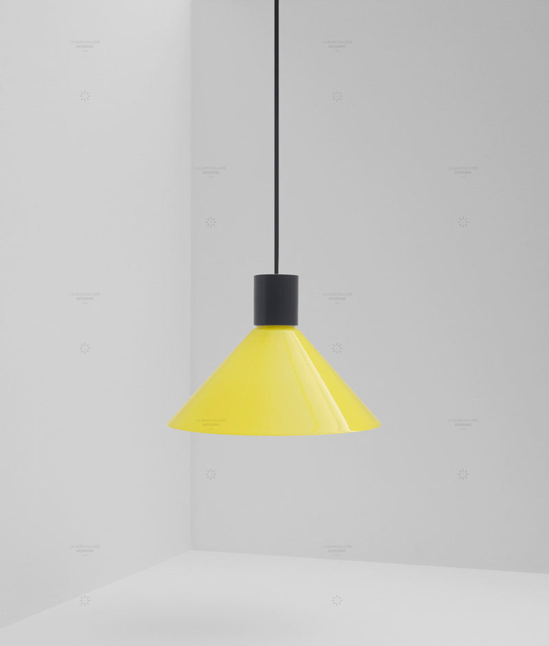 Suspension "Délices", abat-jour en opaline satinée jaune, grand modèle