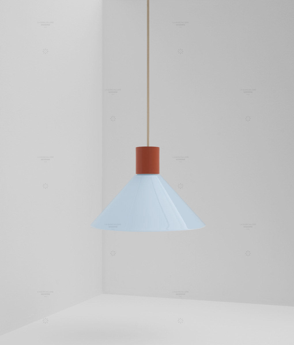 Suspension "Délices", abat-jour en opaline satinée bleu pâle, grand modèle