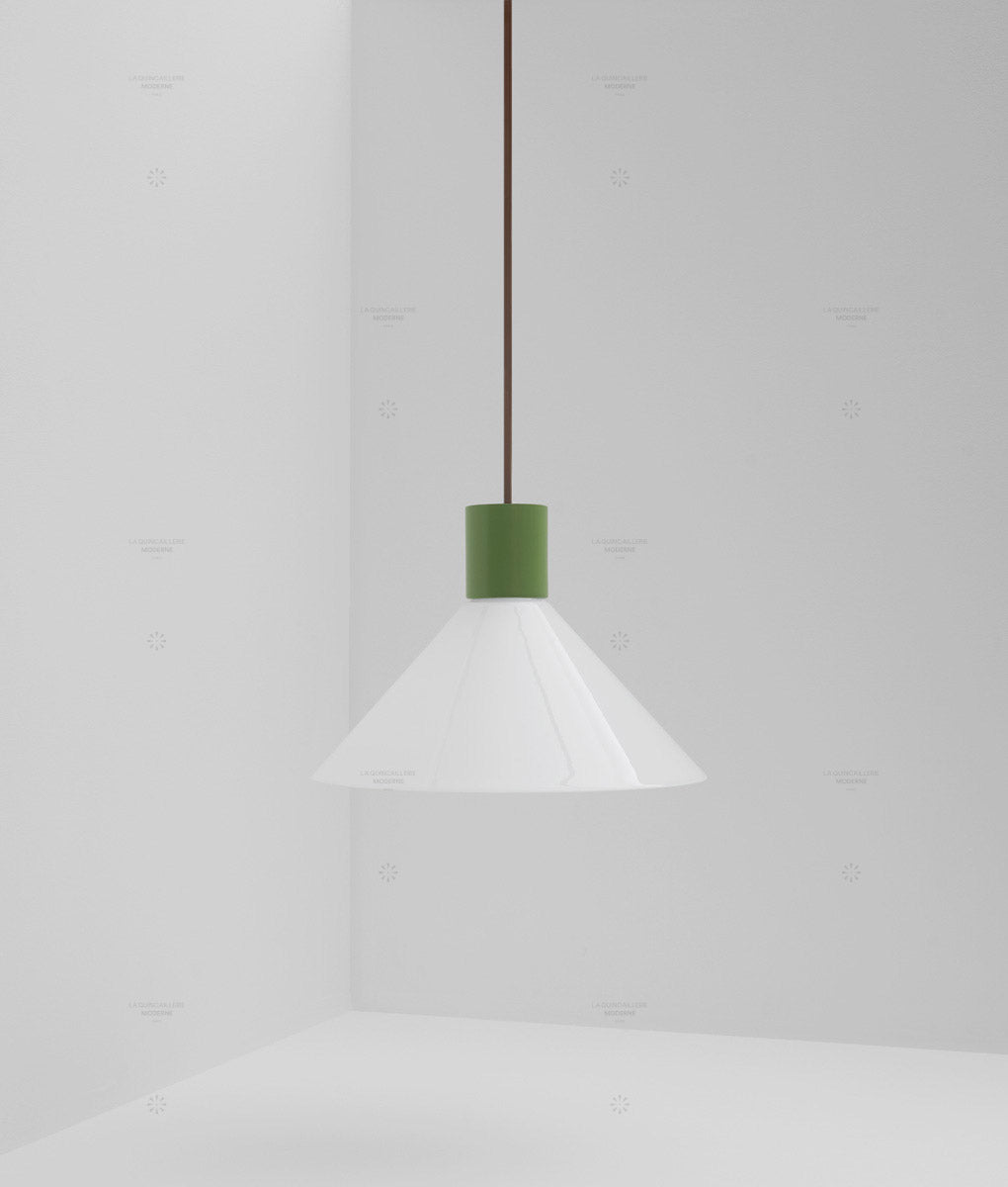 Suspension "Délices", abat-jour en opaline blanche satinée, grand modèle