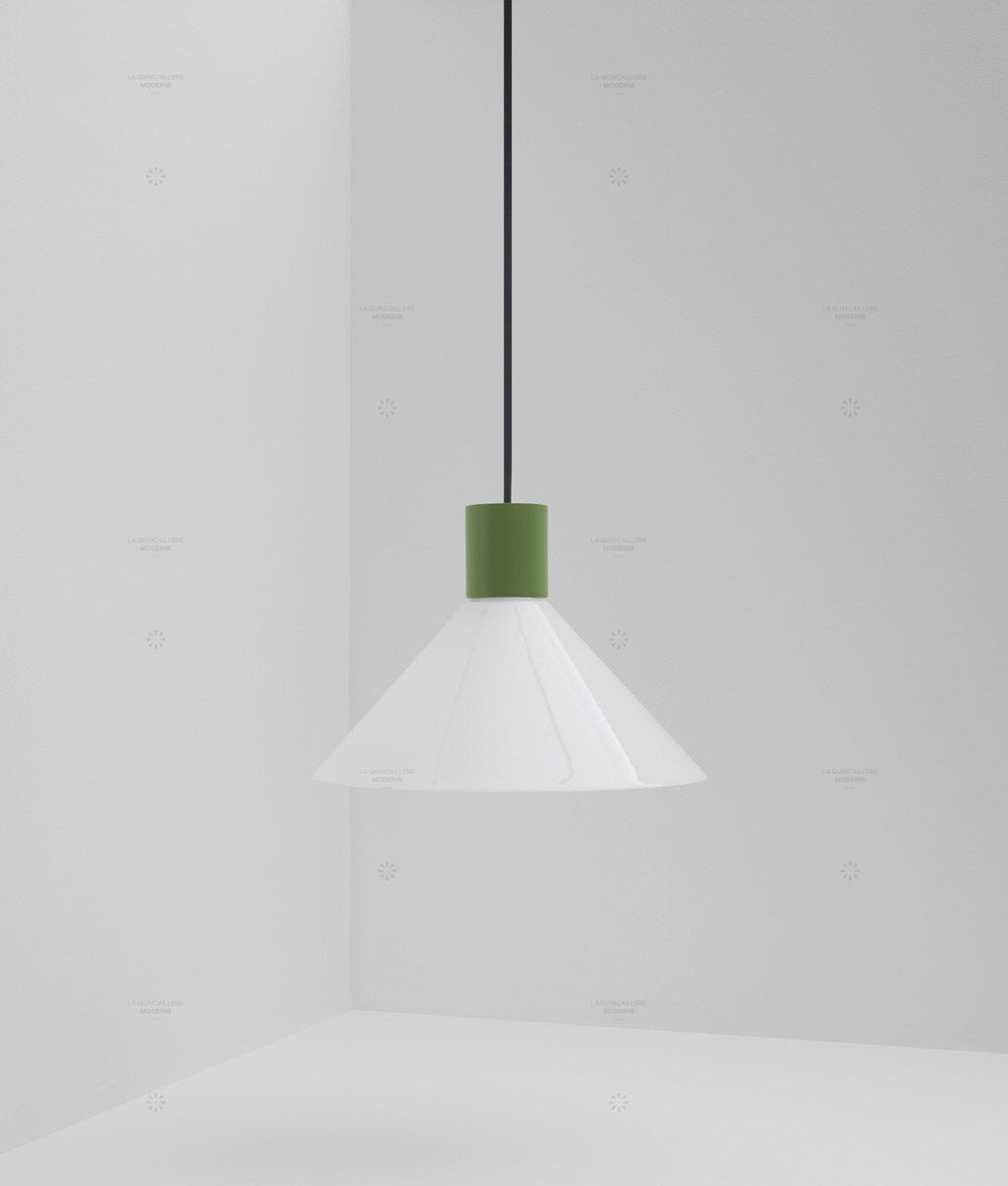 Suspension "Délices", abat-jour en opaline blanche satinée, grand modèle