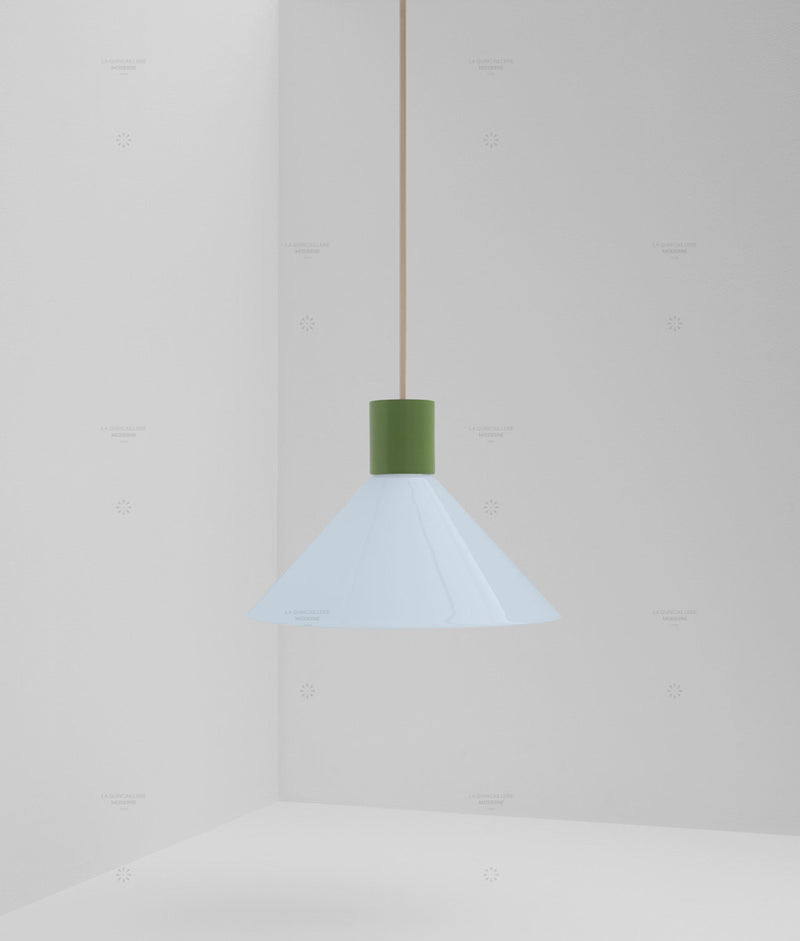 Suspension "Délices", abat-jour en opaline satinée bleu pâle, grand modèle