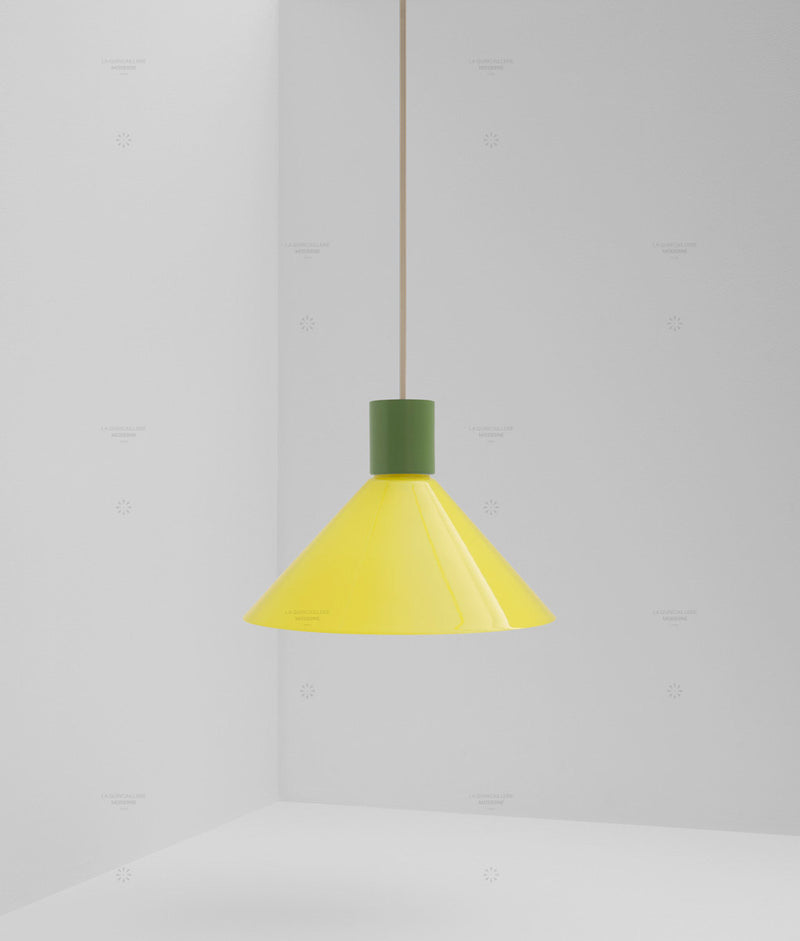 Suspension "Délices", abat-jour en opaline satinée jaune, grand modèle
