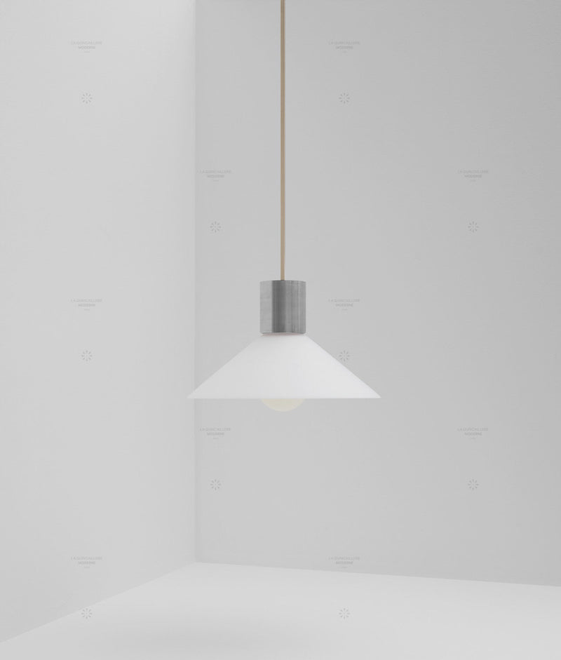 Suspension "Délices", abat-jour en opaline blanche mate, petit modèle