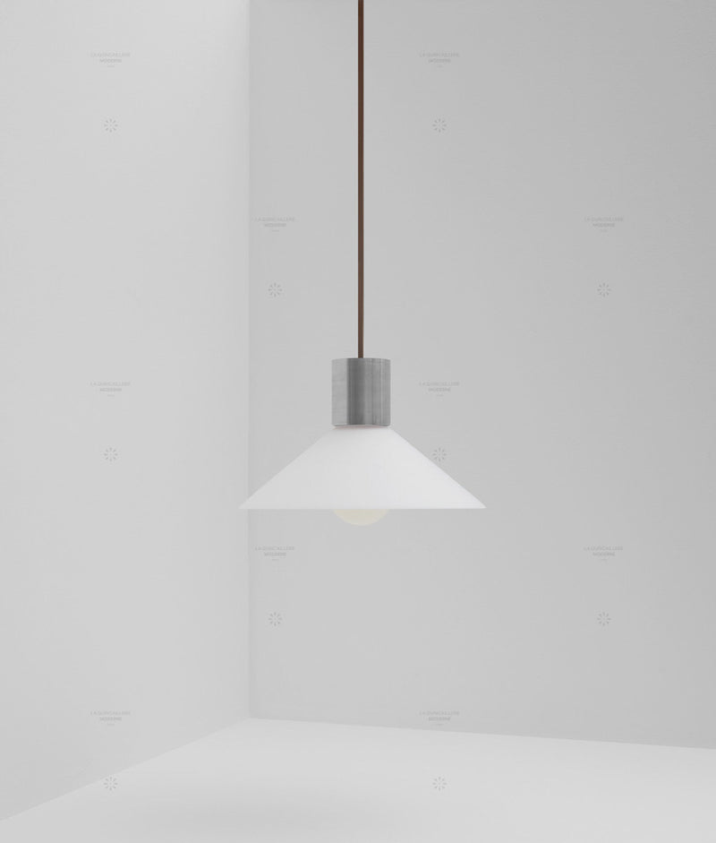 Suspension "Délices", abat-jour en opaline blanche mate, petit modèle