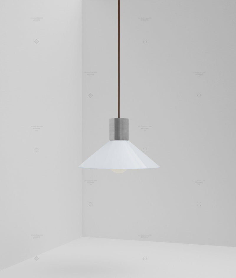 Suspension "Délices", abat-jour en opaline blanche satinée, petit modèle