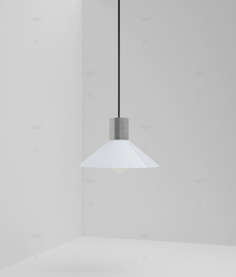 Suspension "Délices", abat-jour en opaline blanche satinée, petit modèle