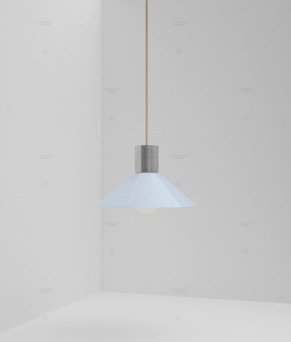 Suspension "Délices", abat-jour en opaline satinée bleu pâle, petit modèle