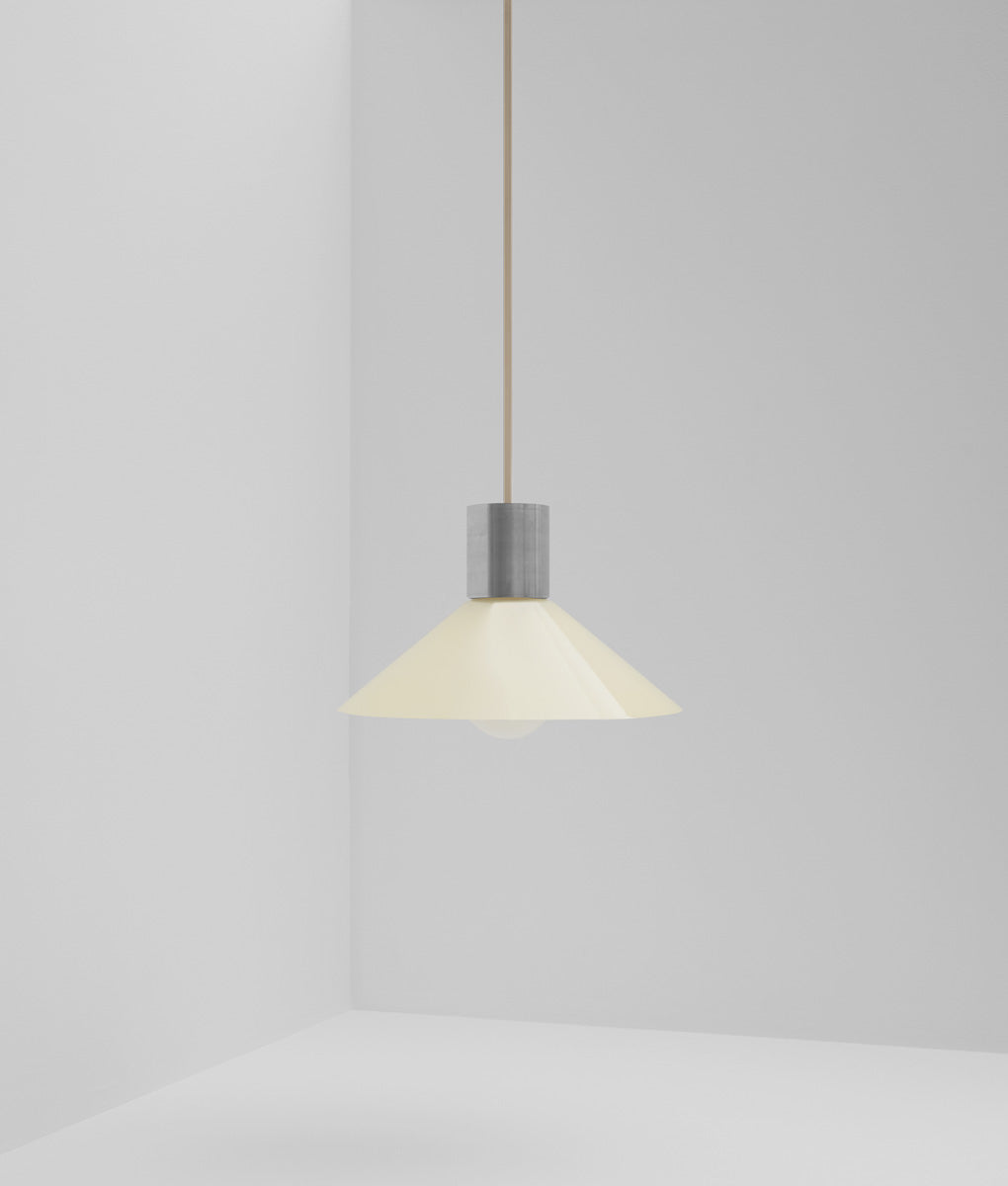 Suspension "Délices", abat-jour en opaline satinée crème, petit modèle