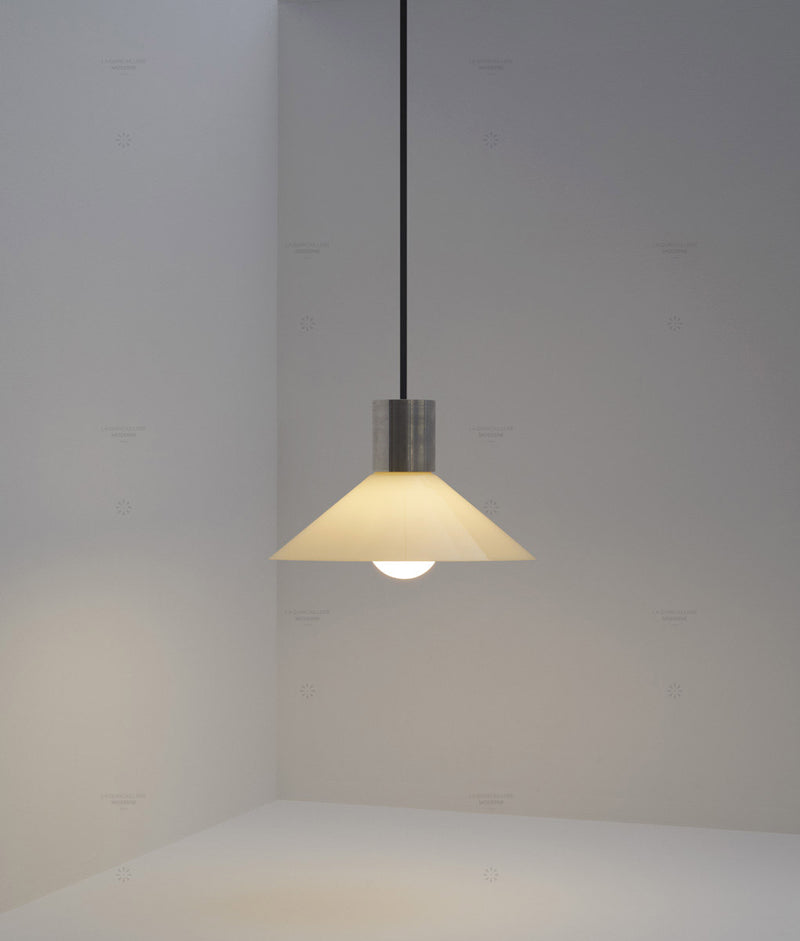 Suspension "Délices", abat-jour en opaline satinée crème, petit modèle