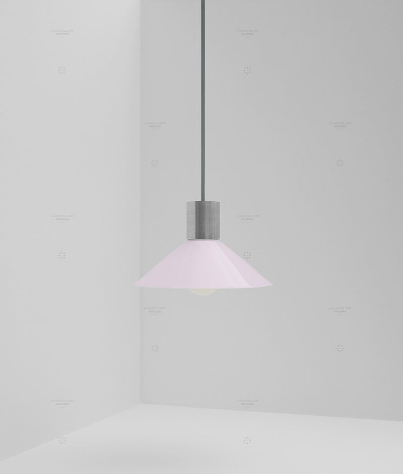 Suspension "Délices", abat-jour en opaline satinée rose pâle, petit modèle