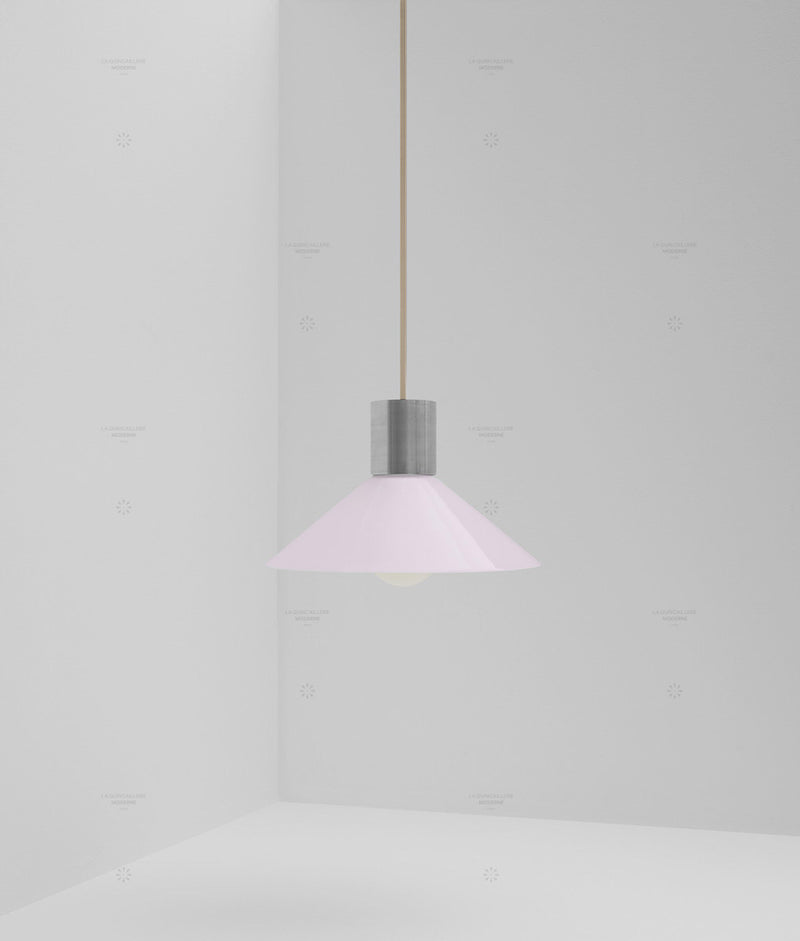 Suspension "Délices", abat-jour en opaline satinée rose pâle, petit modèle