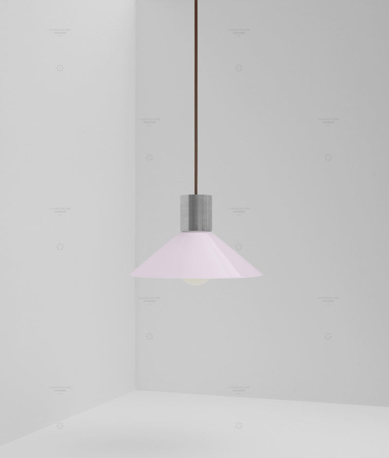 Suspension "Délices", abat-jour en opaline satinée rose pâle, petit modèle