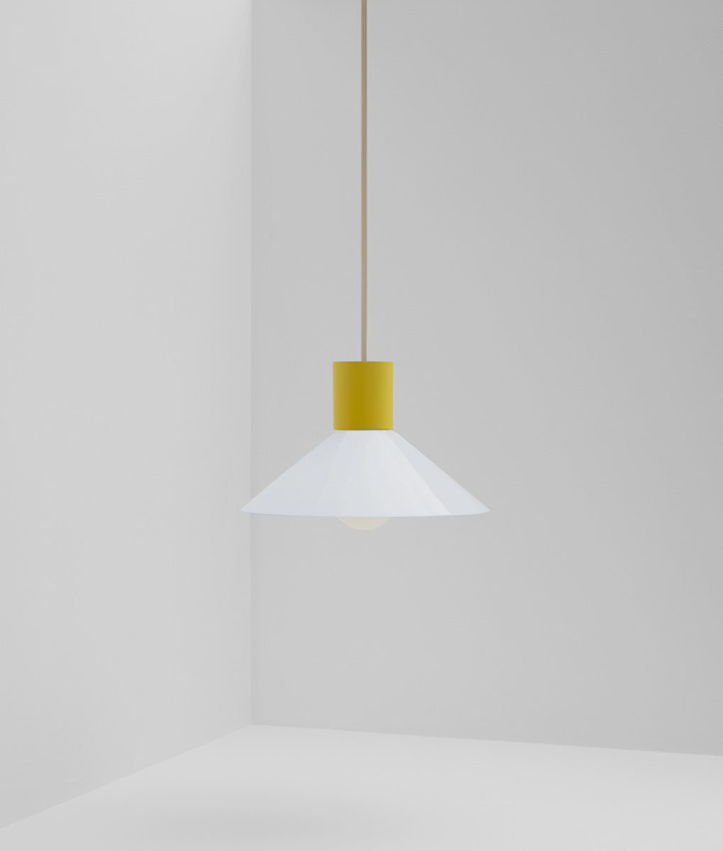 Suspension "Délices", abat-jour en opaline blanche satinée, petit modèle