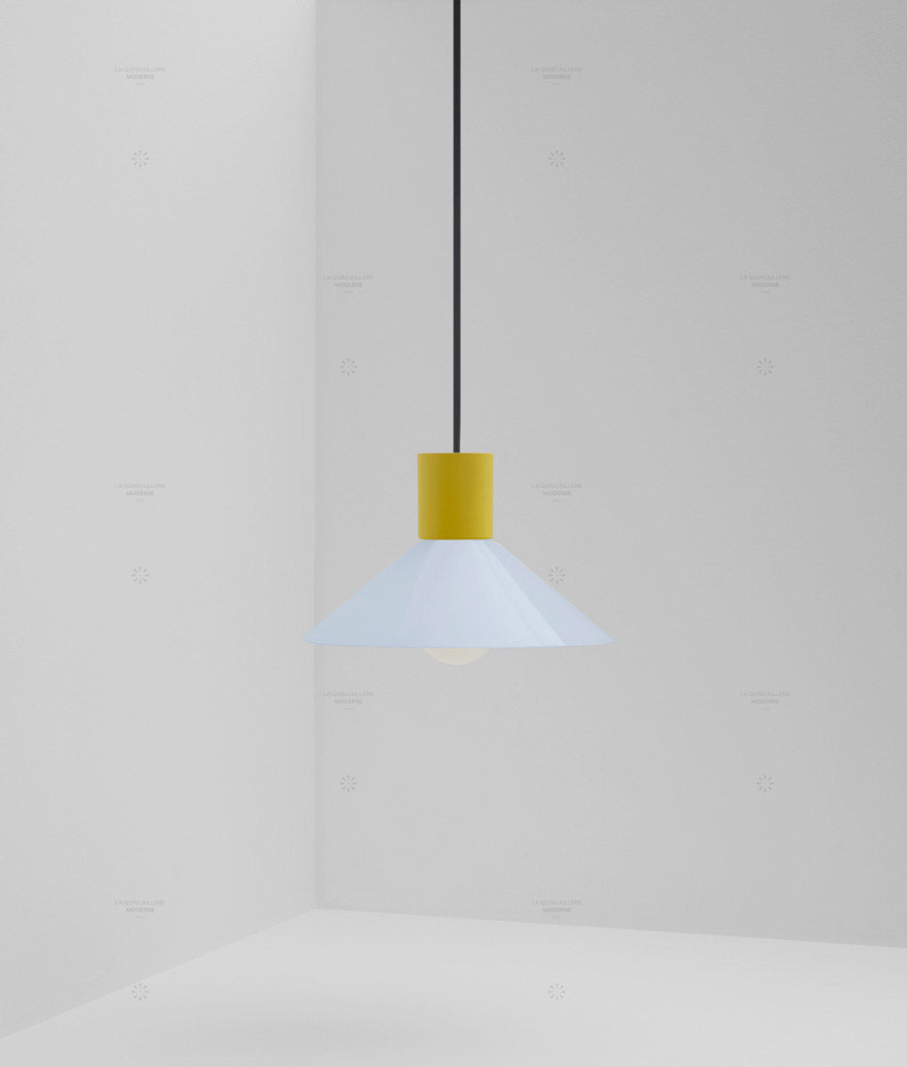 Suspension "Délices", abat-jour en opaline satinée bleu pâle, petit modèle