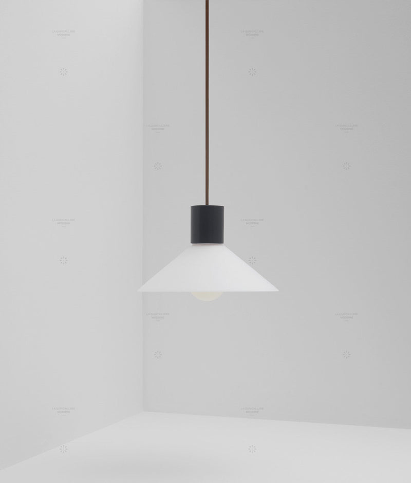 Suspension "Délices", abat-jour en opaline blanche mate, petit modèle