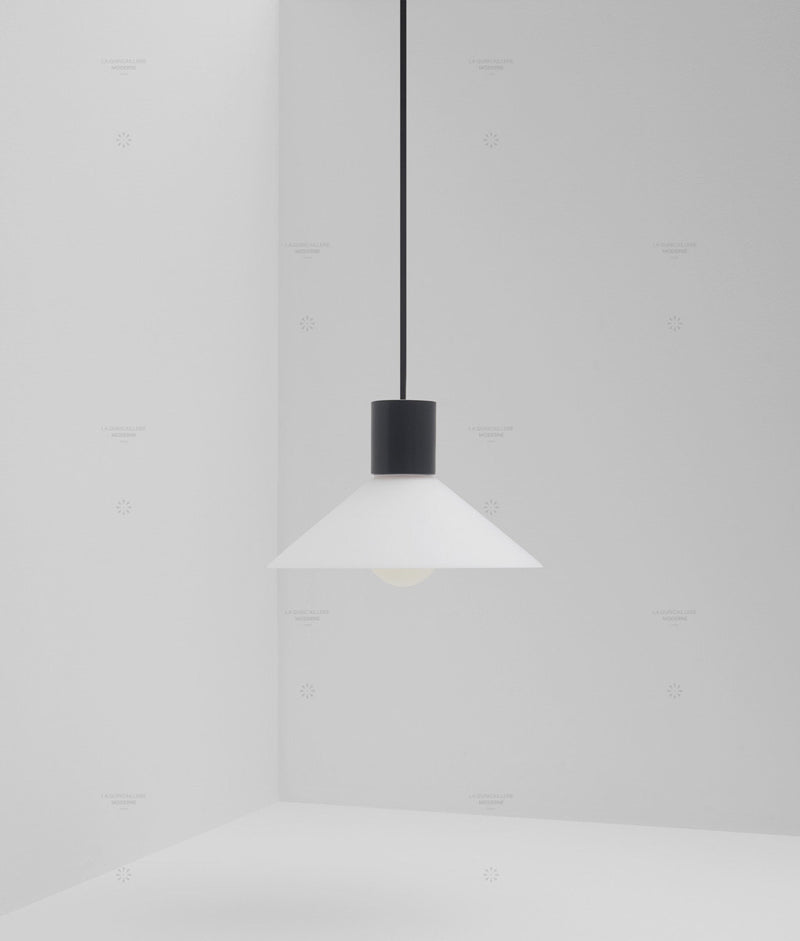 Suspension "Délices", abat-jour en opaline blanche mate, petit modèle