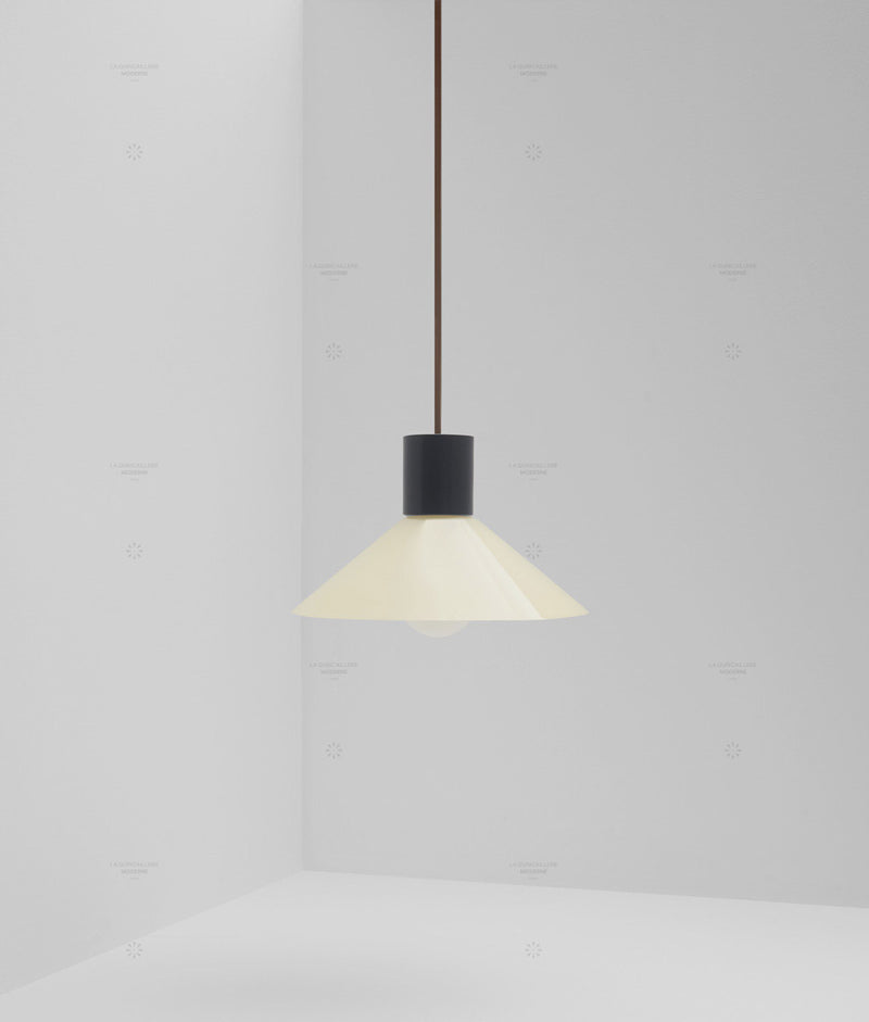Suspension "Délices", abat-jour en opaline satinée crème, petit modèle