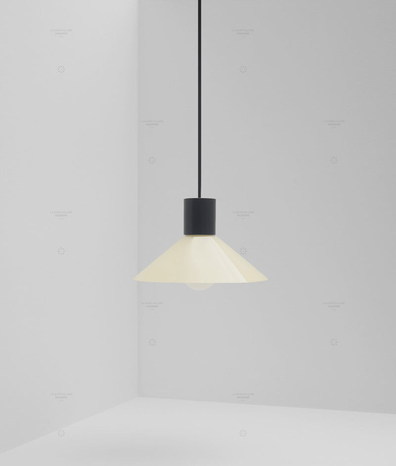 Suspension "Délices", abat-jour en opaline satinée crème, petit modèle