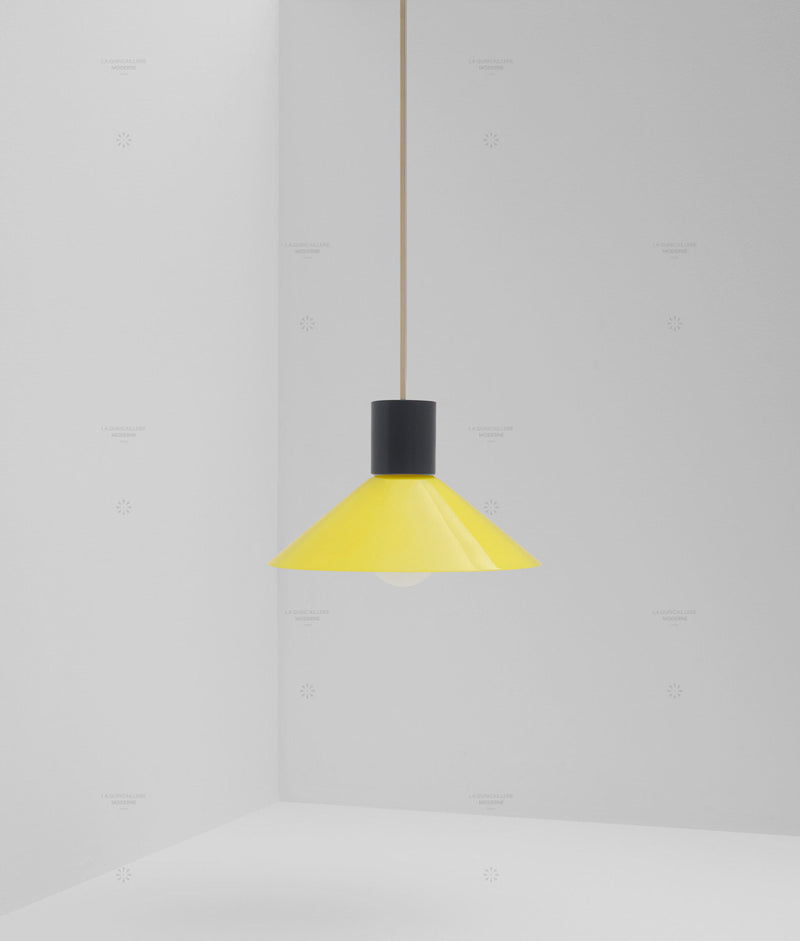 Suspension "Délices", abat-jour en opaline satinée jaune, petit modèle