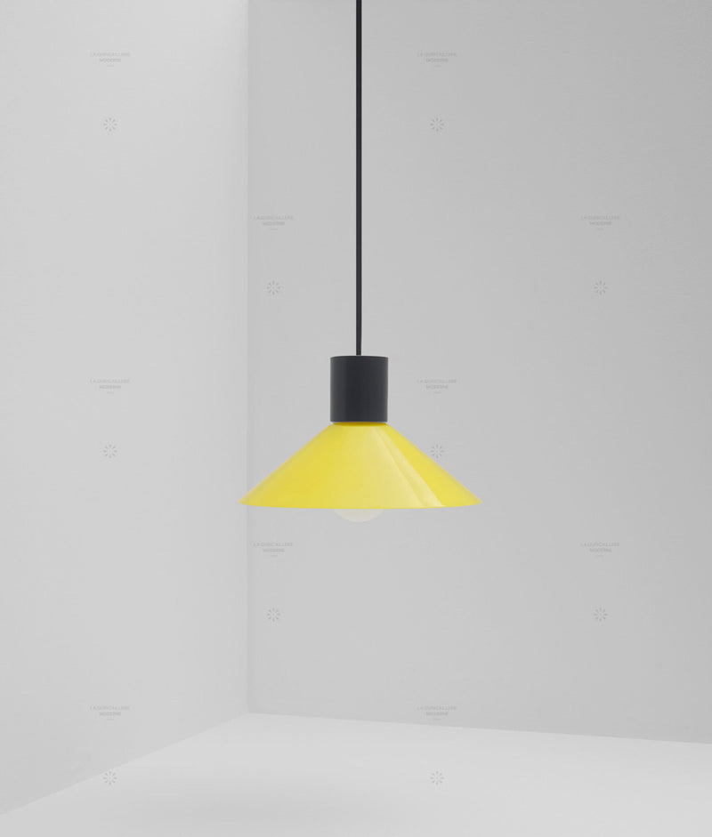 Suspension "Délices", abat-jour en opaline satinée jaune, petit modèle