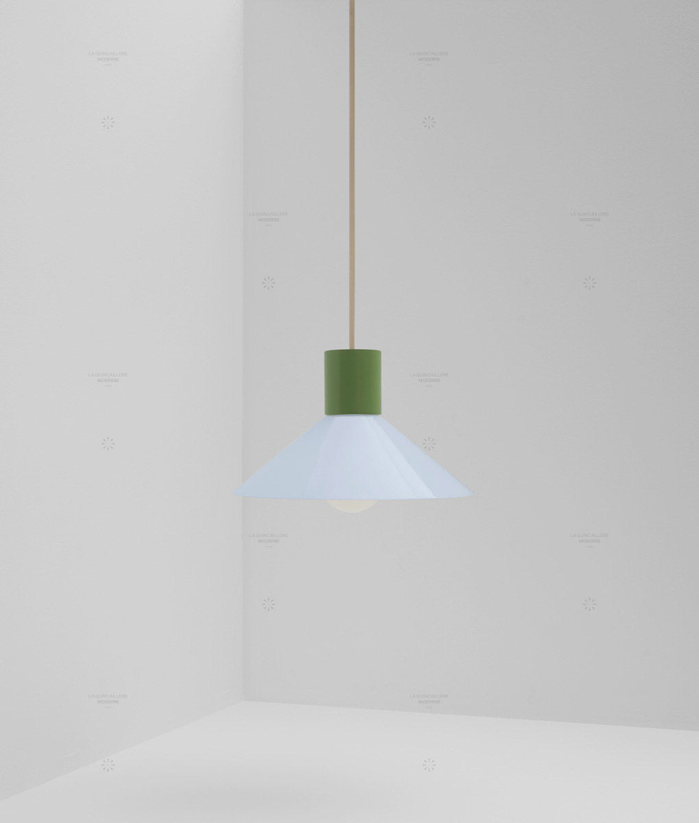 Suspension "Délices", abat-jour en opaline satinée bleu pâle, petit modèle