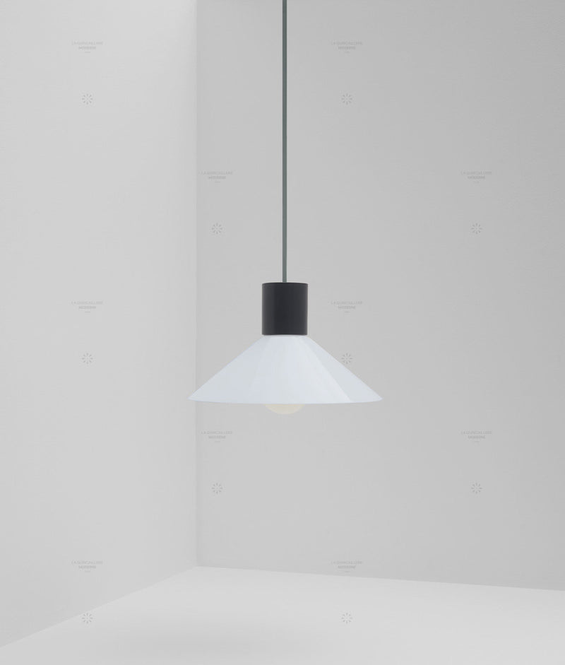 Suspension "Délices", abat-jour en opaline blanche satinée, petit modèle