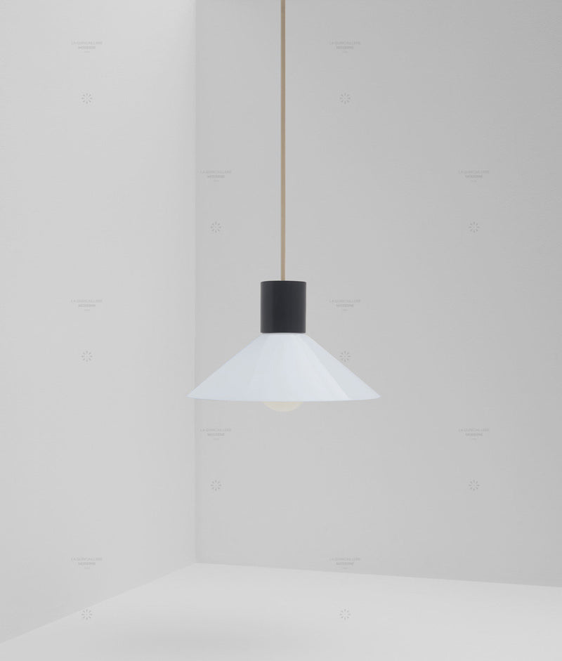 Suspension "Délices", abat-jour en opaline blanche satinée, petit modèle