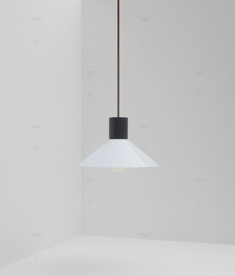 Suspension "Délices", abat-jour en opaline blanche satinée, petit modèle