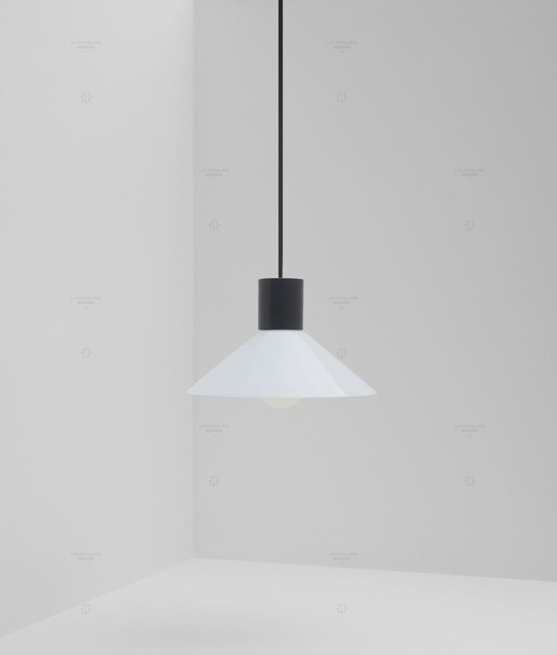 Suspension "Délices", abat-jour en opaline blanche satinée, petit modèle