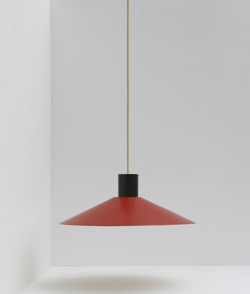 Suspension évasée "Belle de nuit", grand modèle, rouge cardinal et noir, câble crème - La Quincaillerie moderne