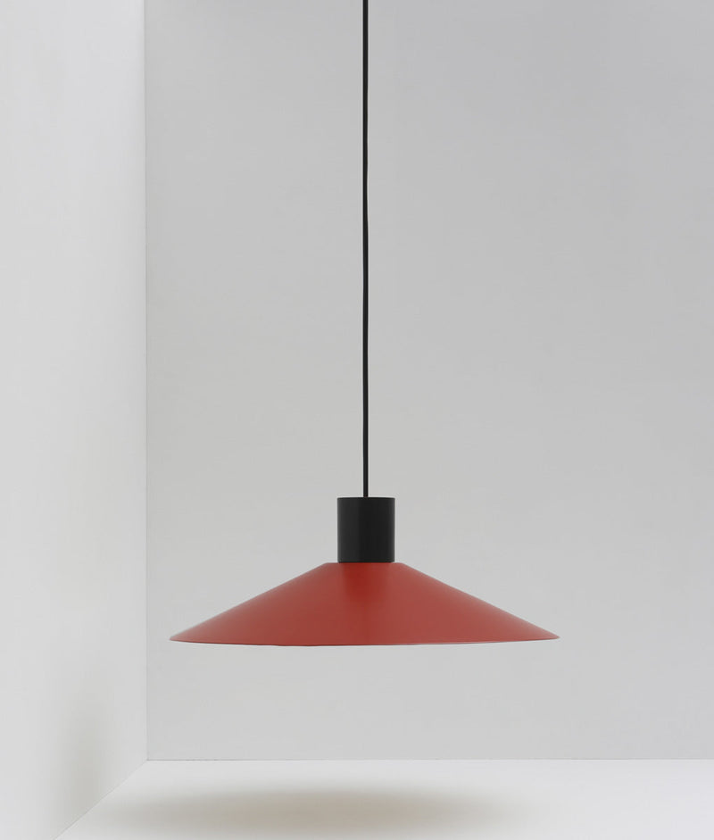 Suspension évasée "Belle de nuit", grand modèle, rouge cardinal et noir, câble noir - La Quincaillerie moderne