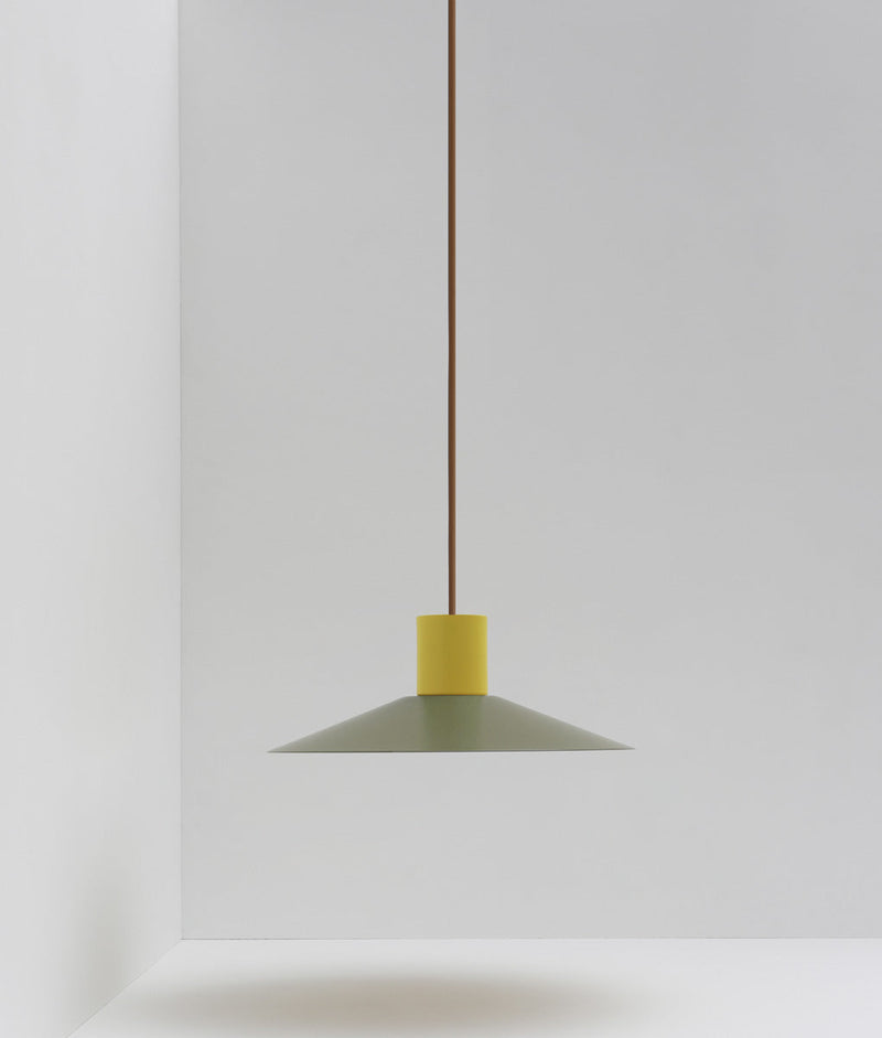 Suspension évasée "Belle de nuit", petit modèle, vert argile et jaune bouton d'or, câble marron- La Quincaillerie moderne