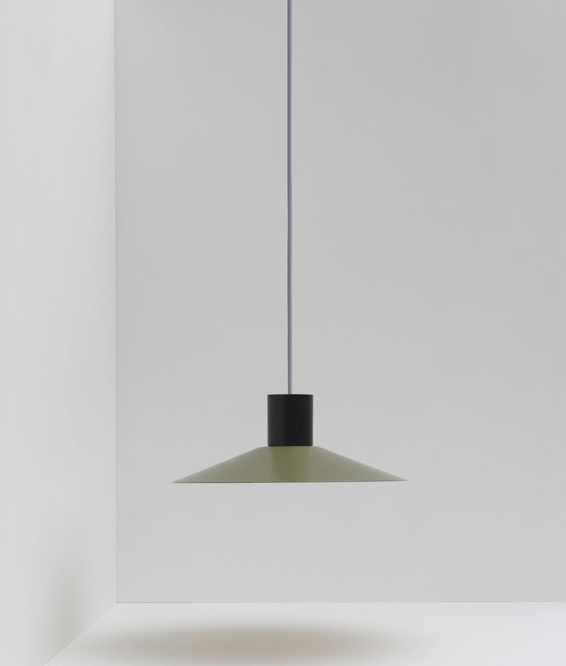 Suspension évasée "Belle de nuit", petit modèle, vert argile et noir, câble gris-bleu- La Quincaillerie moderne