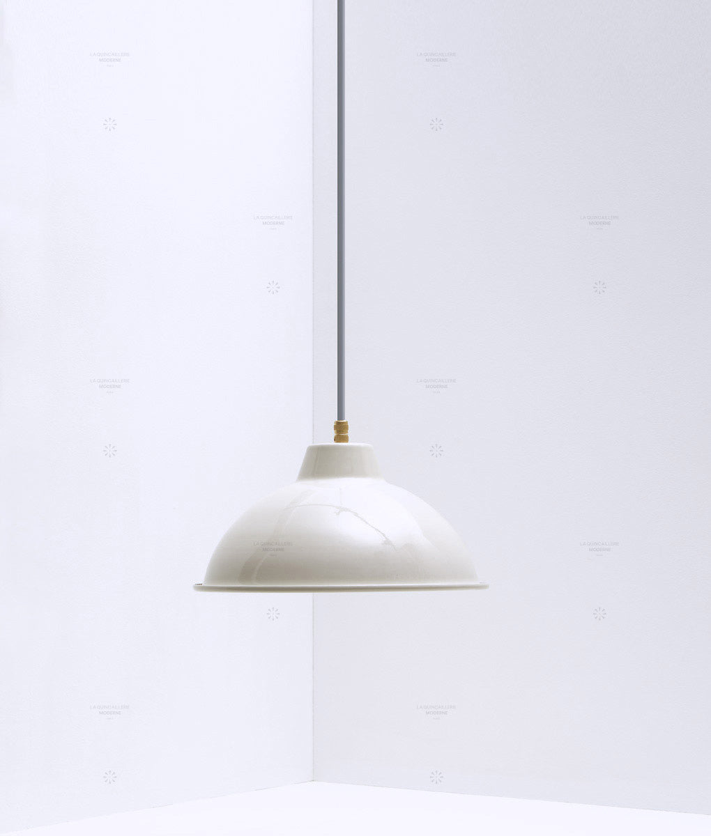 Suspension "Rétro", modèle I, abat-jour crème en métal émaillé, La Quincaillerie moderne