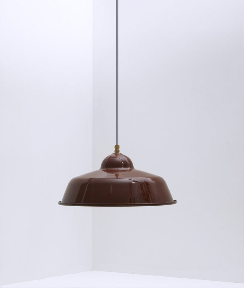 Suspension "Rétro", modèle II, abat-jour marron en métal émaillé