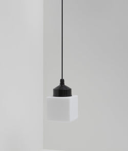 Suspension "Bauhaus", verrerie cube en opaline mate - La Quincaillerie moderne
