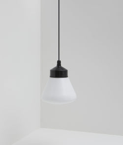 La Quincaillerie moderne - Suspension "Bauhaus", noir opaline blanche