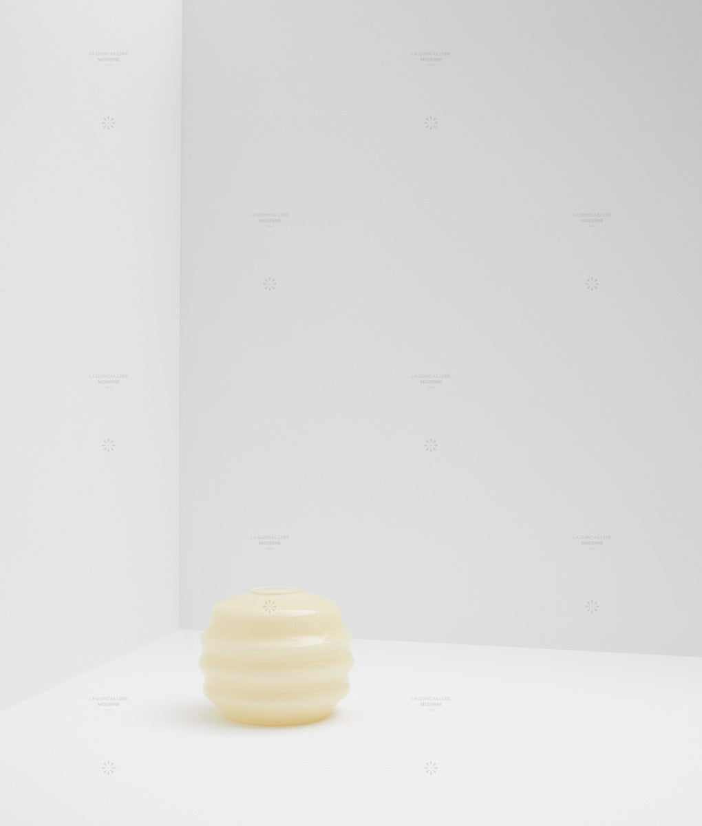 Verrerie "Plissé" courte à suspendre en opaline satinée