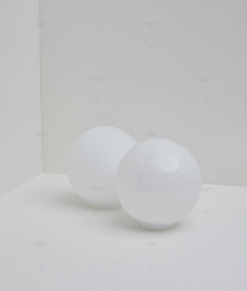 Applique "Odyssée" double, verrerie boule en opaline, grand modèle