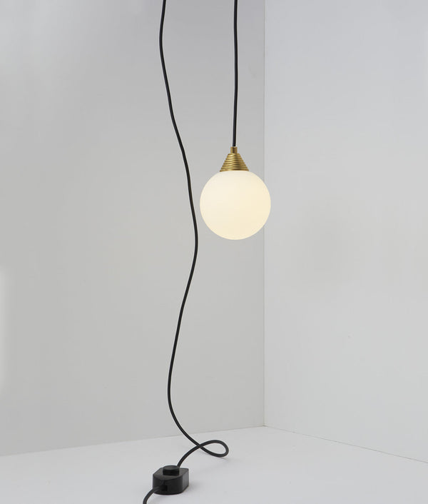Baladeuse "Babel", petite verrerie boule en opaline, la Quincaillerie moderne