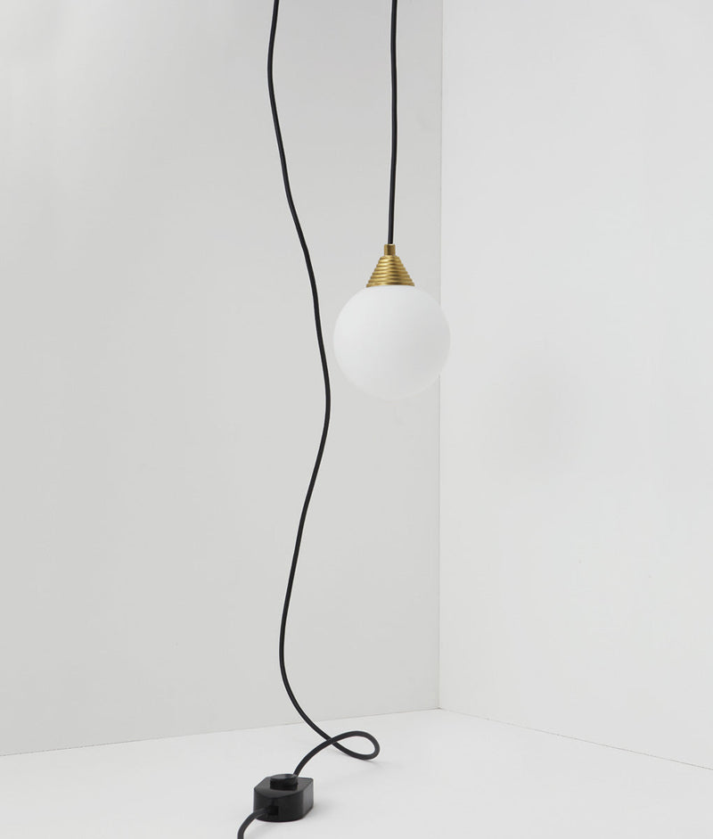 Baladeuse "Babel", petite verrerie boule en opaline, la Quincaillerie moderne