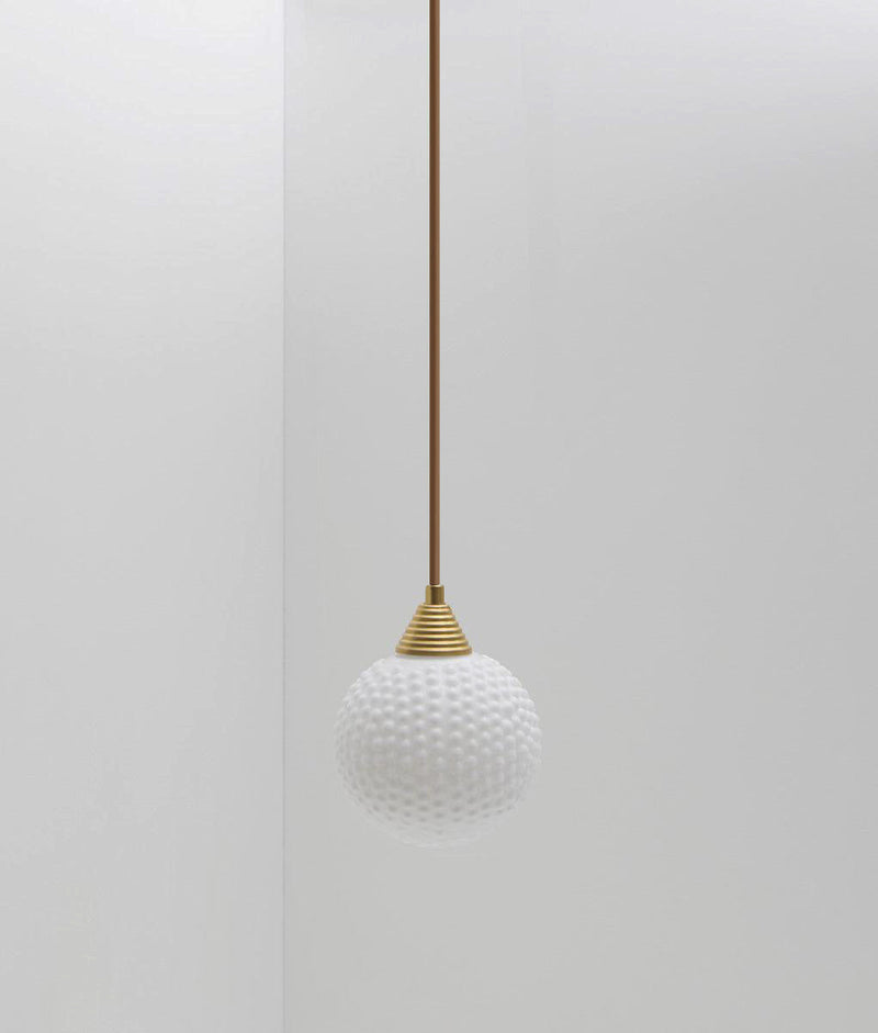 Suspension "Babel", verrerie boule bullée en opaline, la Quincaillerie moderne