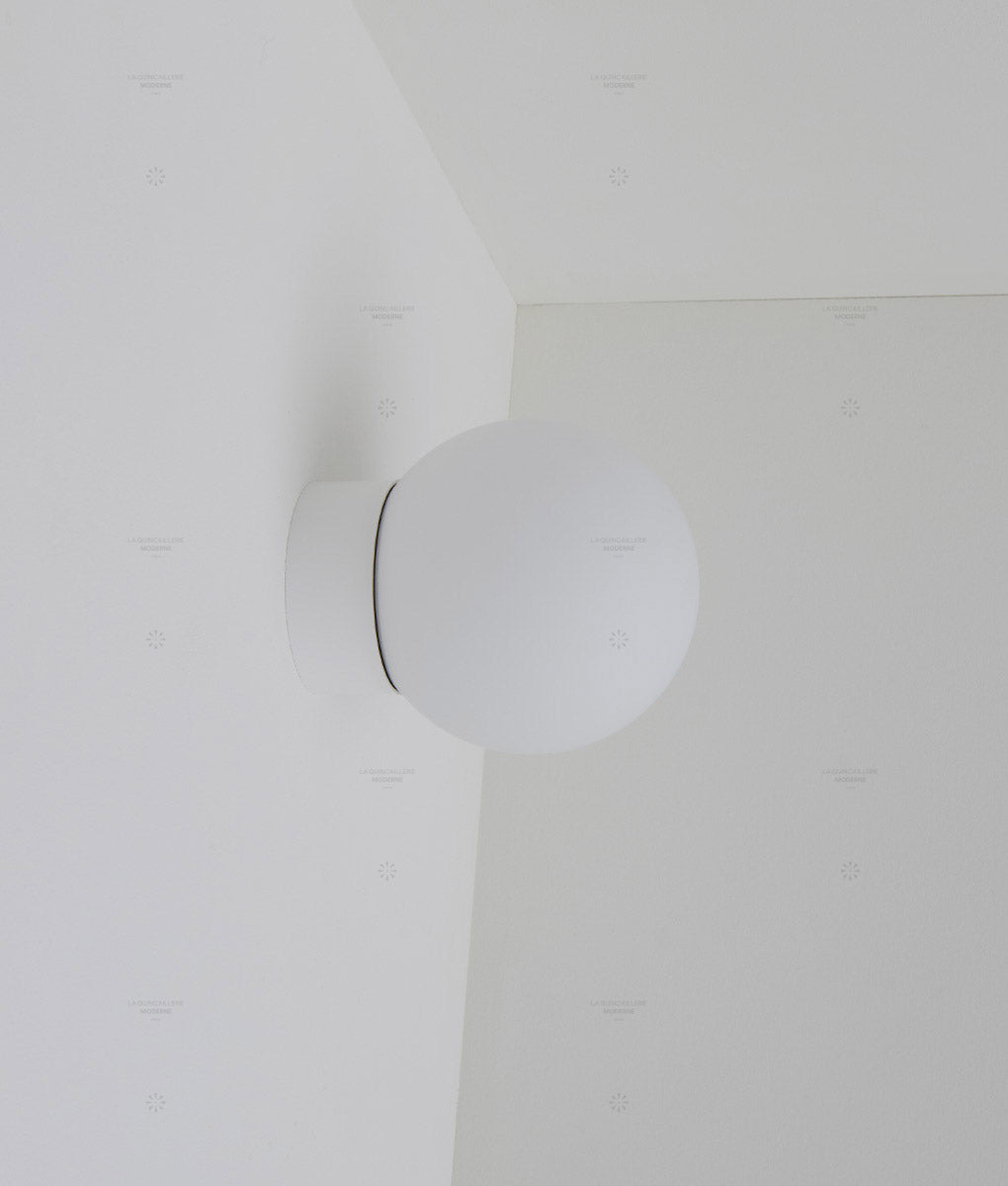 La Quincaillerie moderne - Applique / plafonnier "Bauhaus", blanc opaline blanche