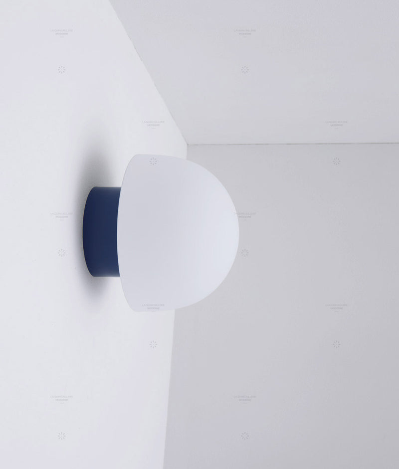 La Quincaillerie moderne - Applique / plafonnier "Bauhaus", bleu de prusse opaline blanche