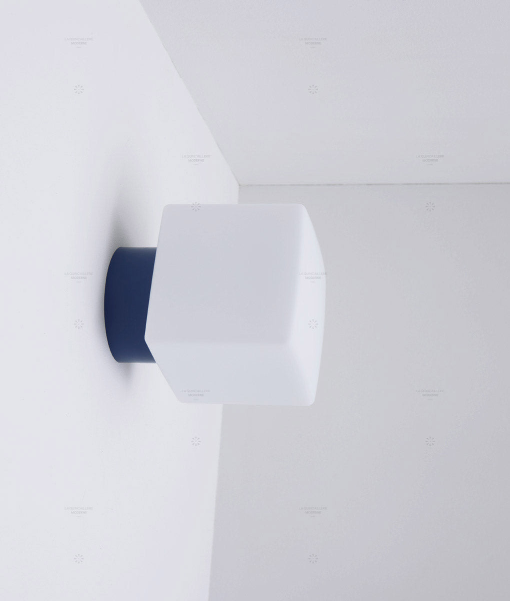 La Quincaillerie moderne - Applique / plafonnier "Bauhaus", bleu de prusse opaline blanche
