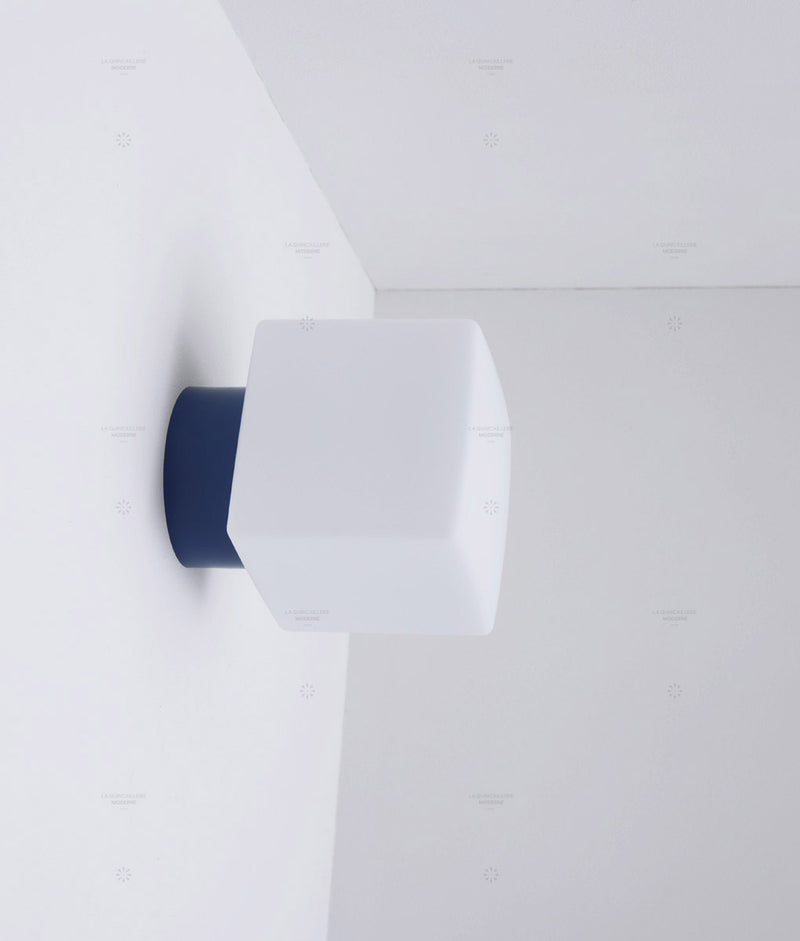 La Quincaillerie moderne - Applique / plafonnier "Bauhaus", bleu de prusse opaline blanche