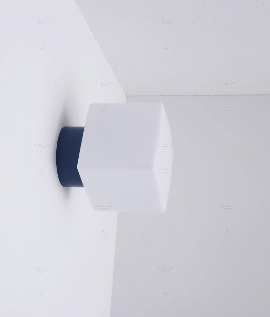 La Quincaillerie moderne - Applique / plafonnier "Bauhaus", bleu de prusse opaline blanche